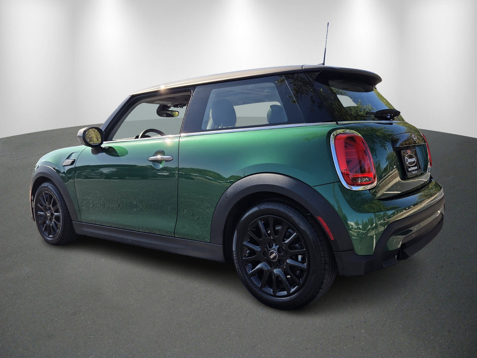 Used 2023 MINI Cooper 2-Door Hardtop image 5