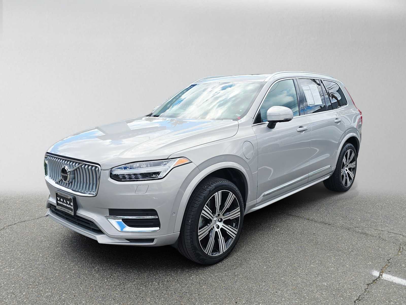 Certified 2025 Volvo XC90 T8 Plus w/ Protection Package Premier AWD/4WD image 7