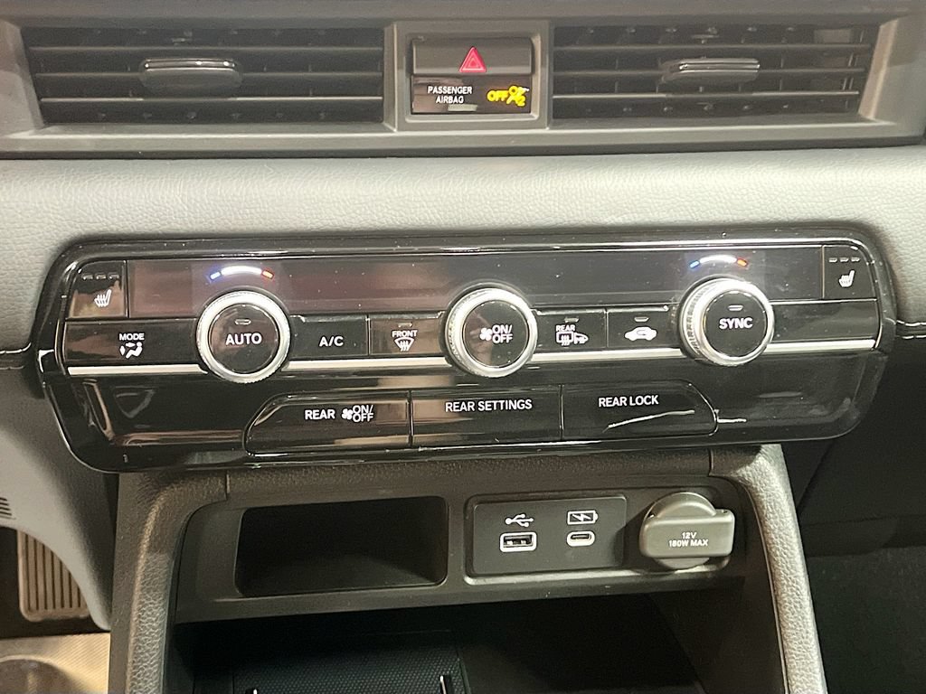 Used 2024 Honda Pilot Touring image 16