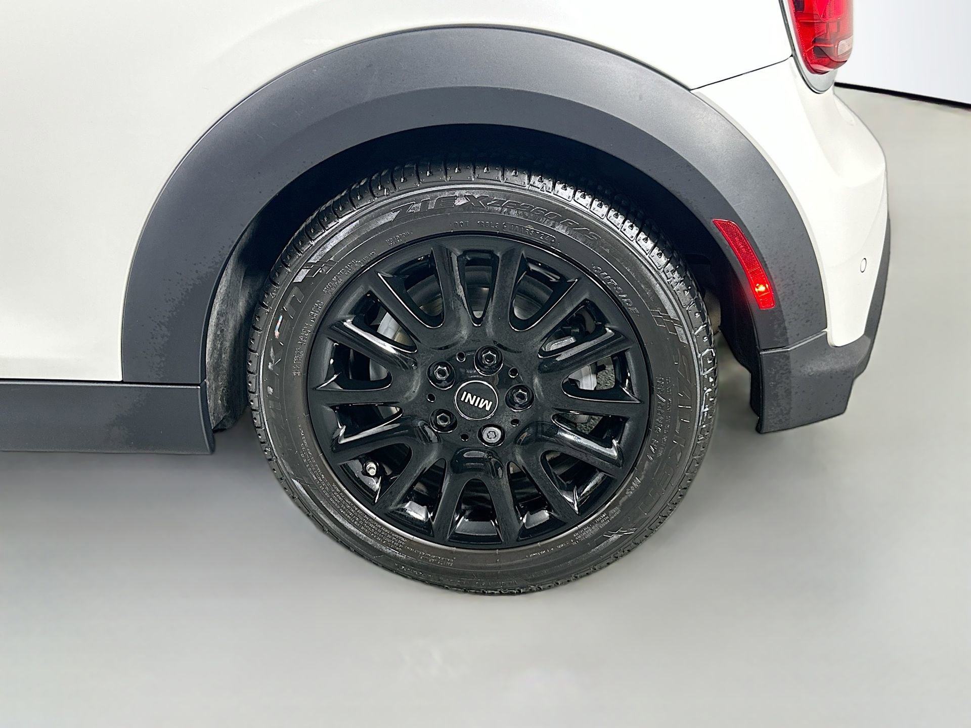 Used 2023 MINI Cooper 2-Door Hardtop image 35