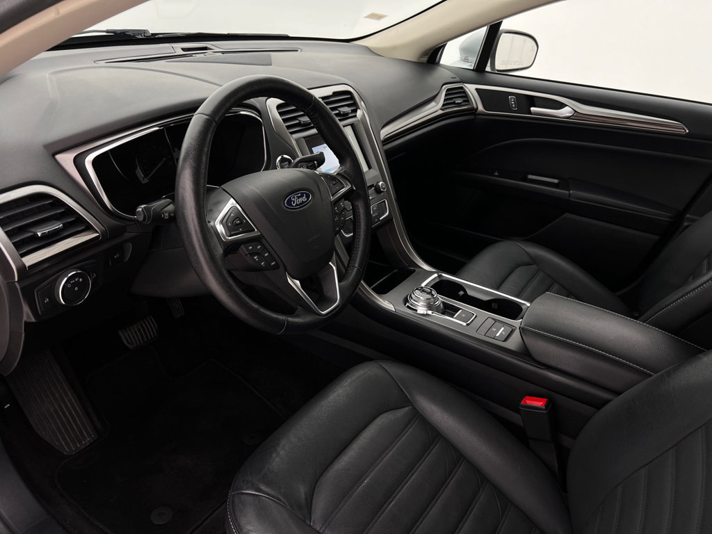 Used 2018 Ford Fusion SE w/ Equipment Group 602A FWD image 12