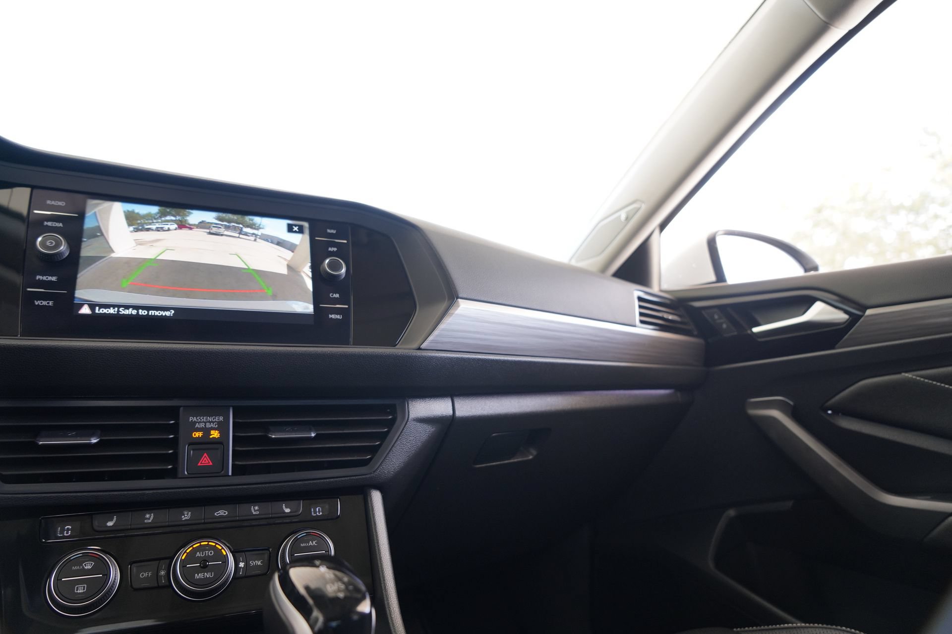 Used 2024 Volkswagen Jetta SEL FWD image 15