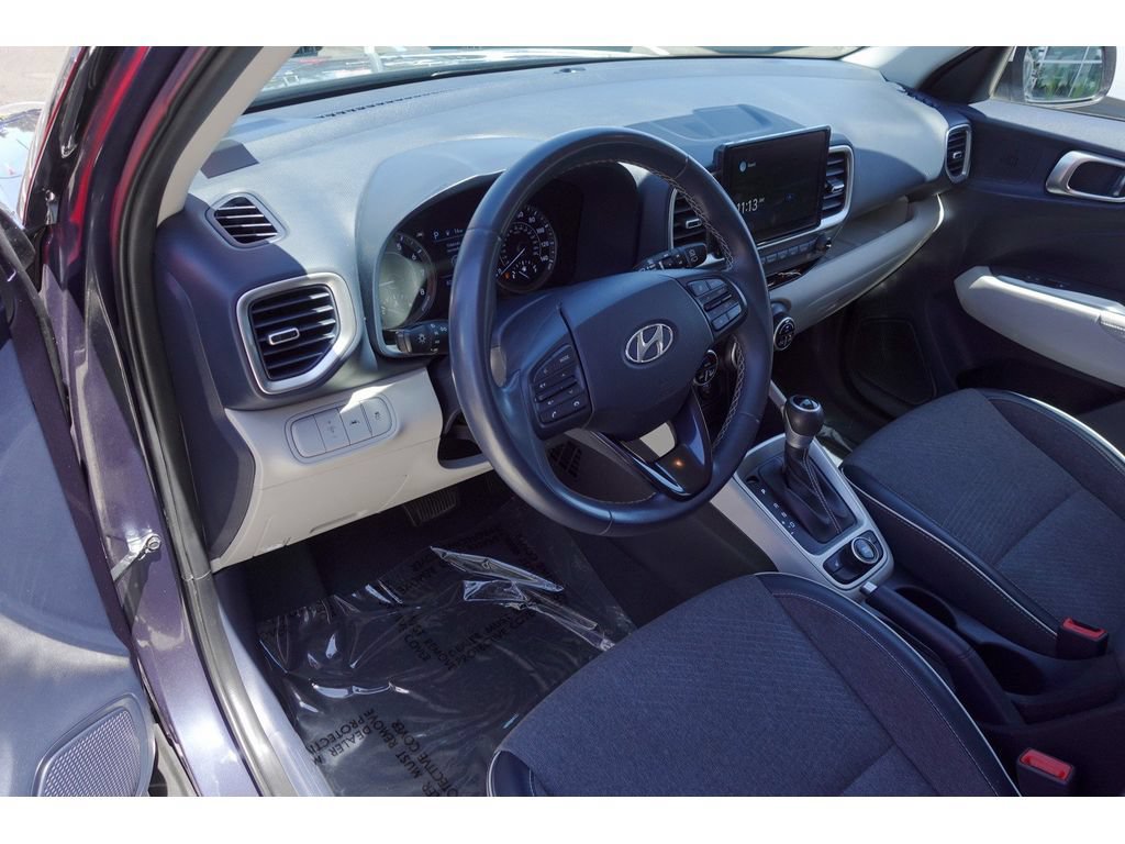 Used 2021 Hyundai Venue FWD image 10