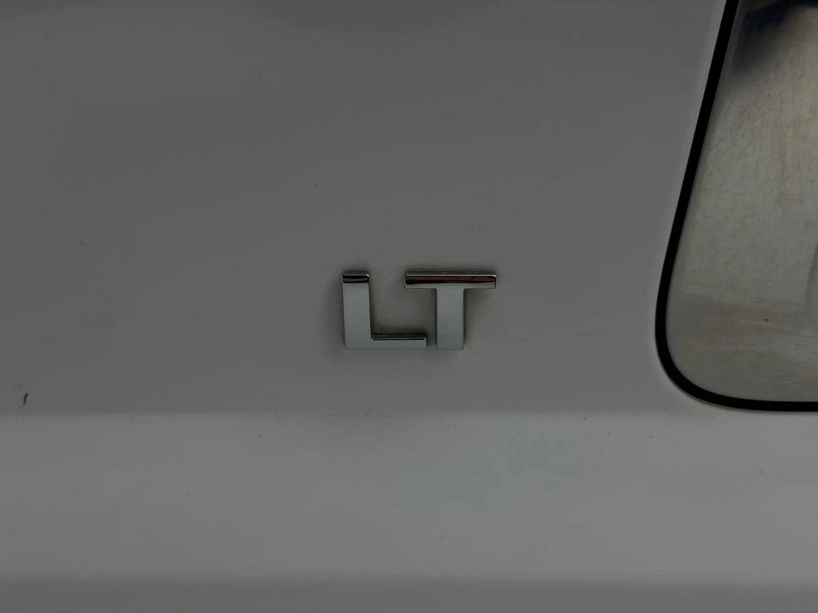 Used 2015 Chevrolet Suburban LT RWD image 10