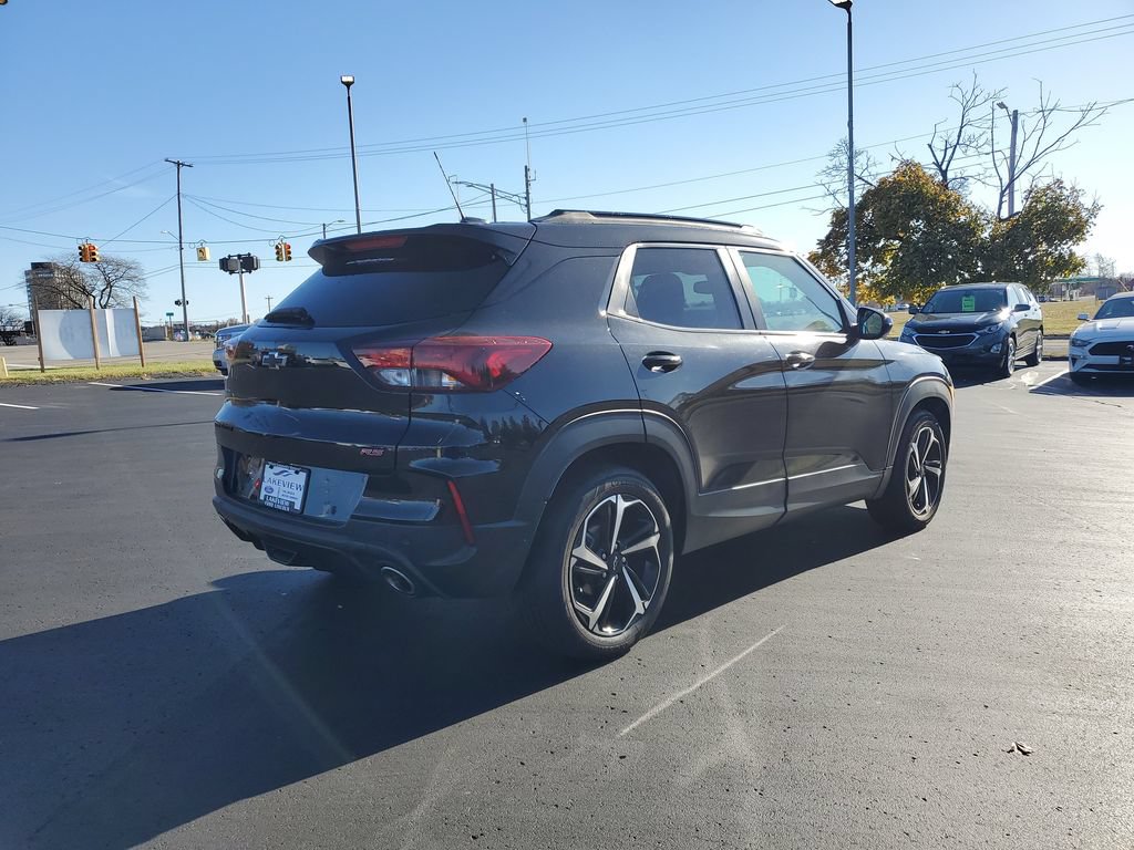 Used 2022 Chevrolet TrailBlazer RS w/ Sun and Liftgate Package FWD image 3