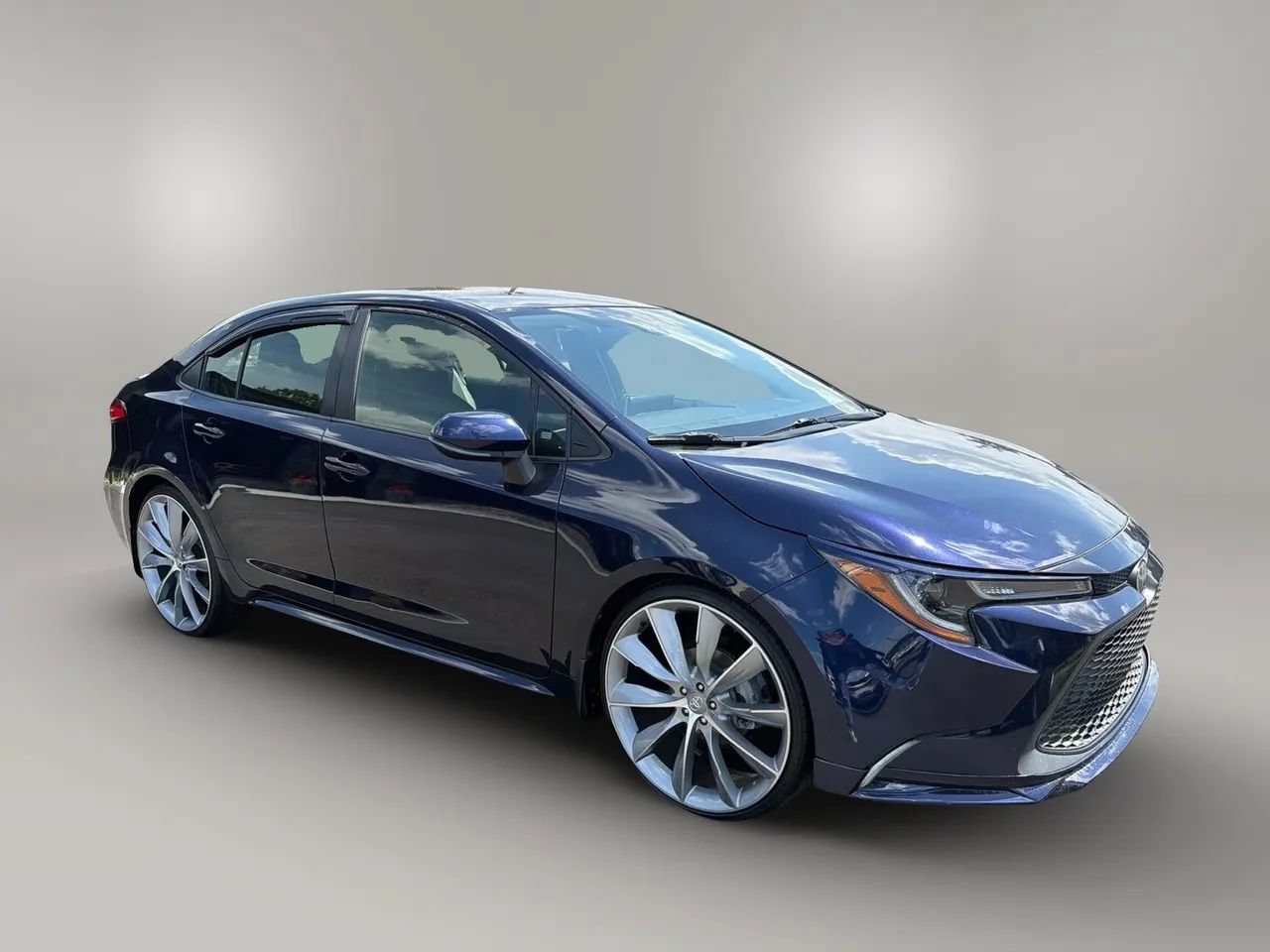 Used 2020 Toyota Corolla LE FWD image 3