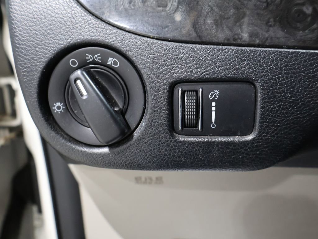 Used 2013 Dodge Grand Caravan SXT w/ UConnect Hands-Free Group image 27