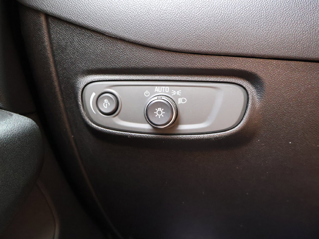 Used 2018 Chevrolet Equinox LT FWD image 30