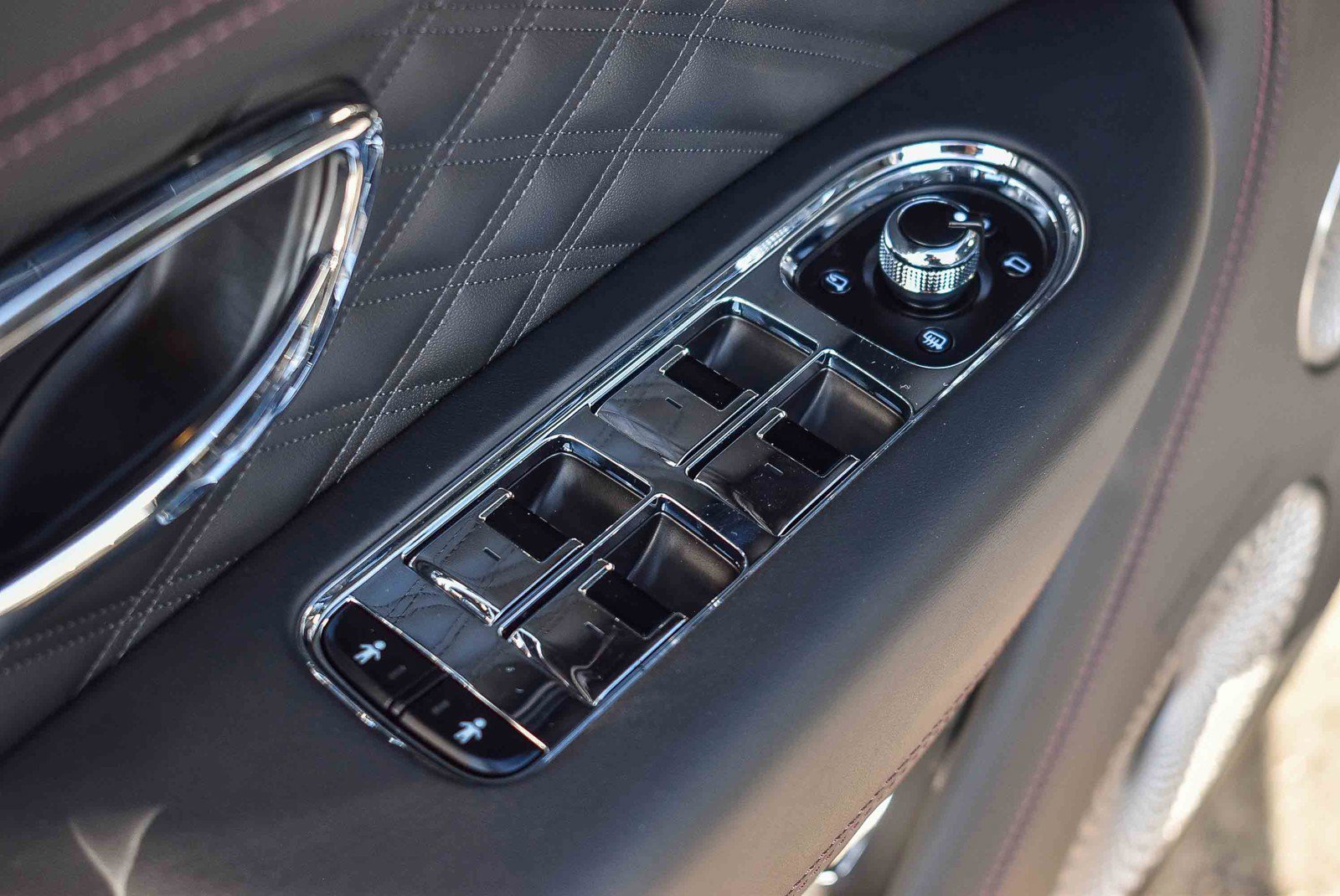 Used 2025 Bentley Bentayga Extended Wheelbase image 20