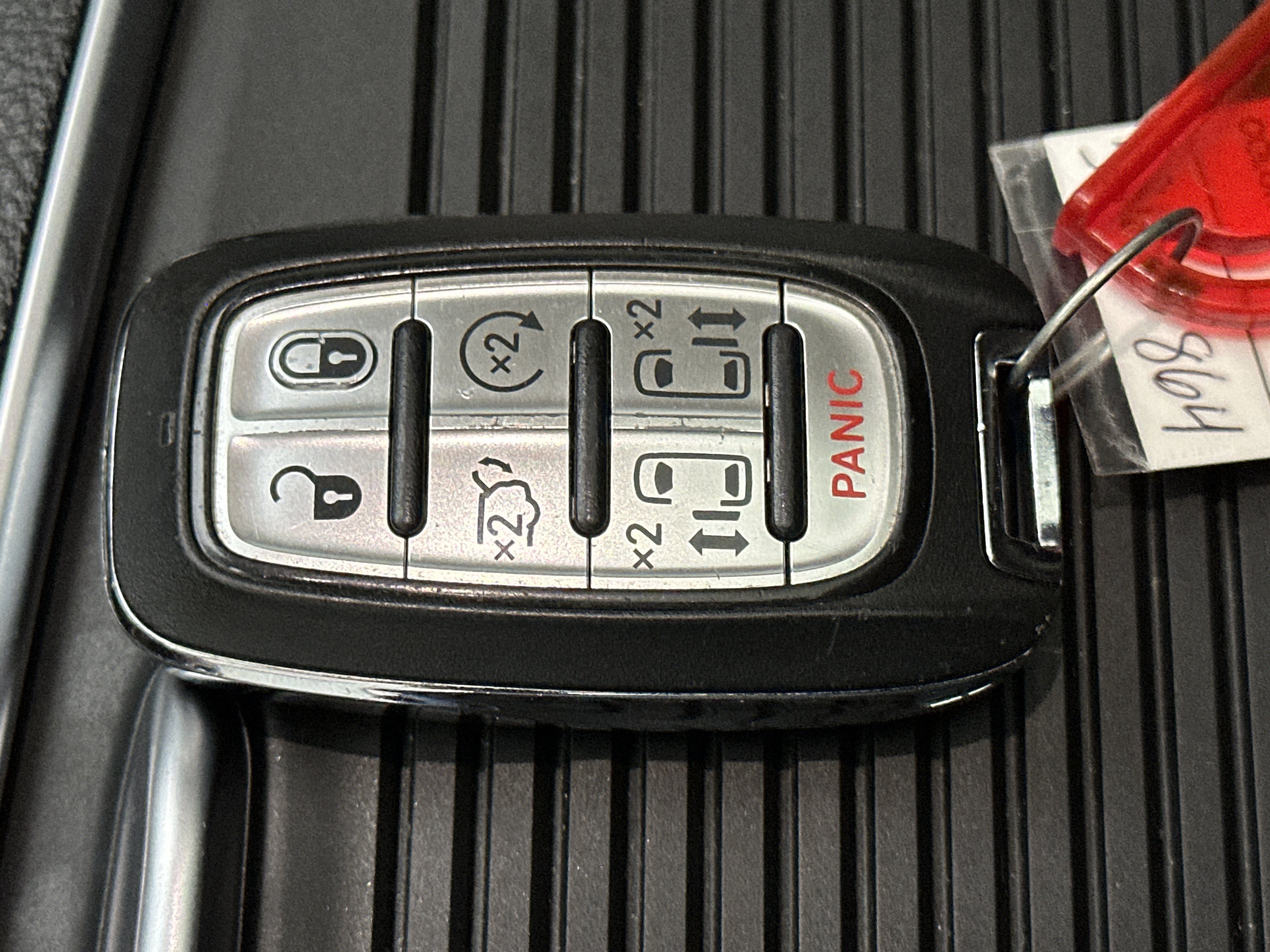 Used 2023 Chrysler Pacifica Limited FWD image 42