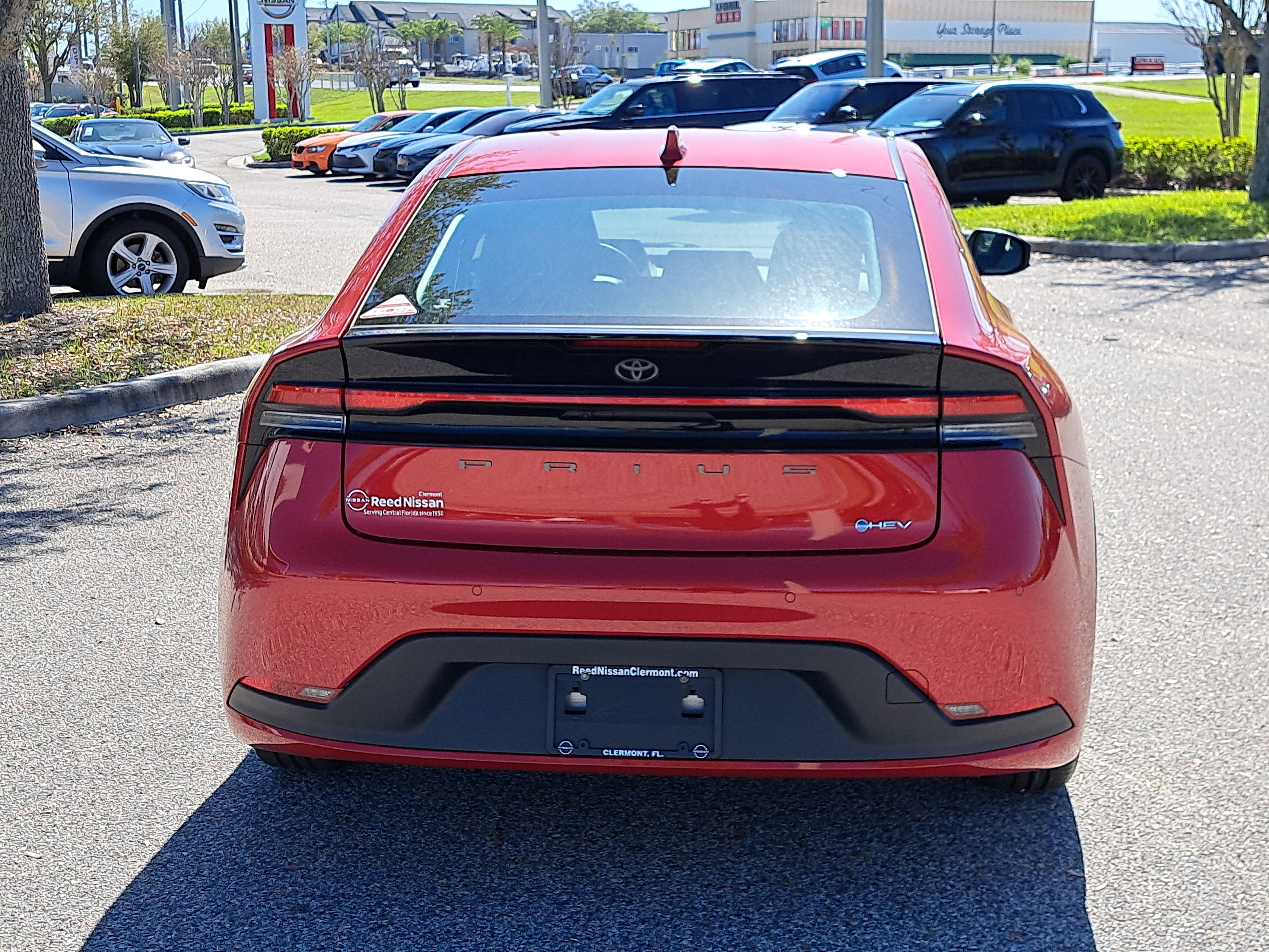 Used 2025 Toyota Prius LE FWD image 7