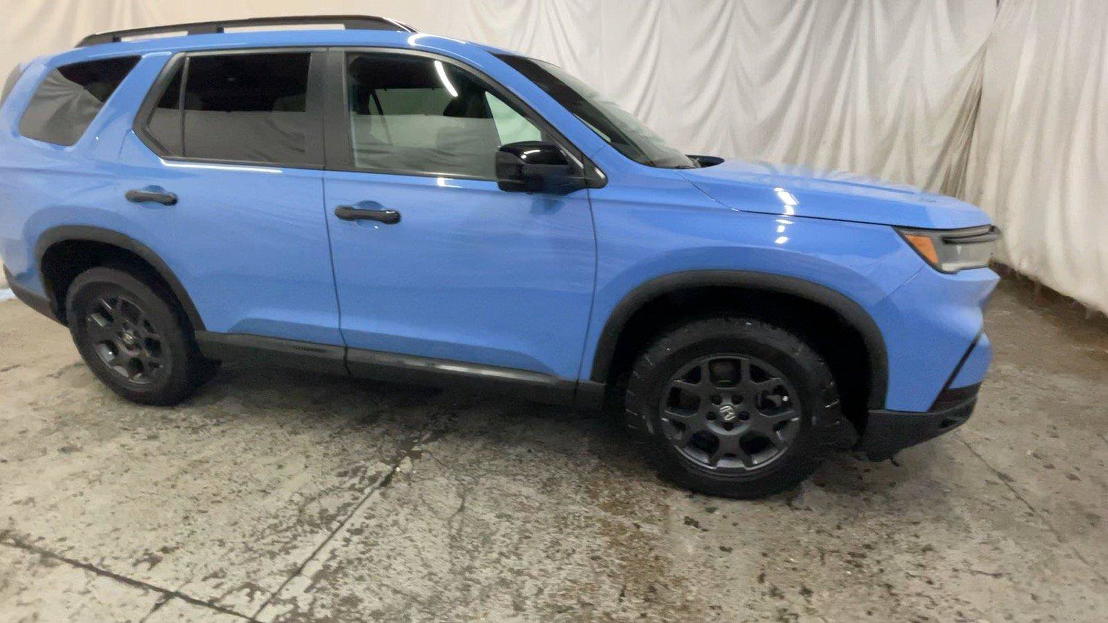 Used 2025 Honda Pilot TrailSport image 3