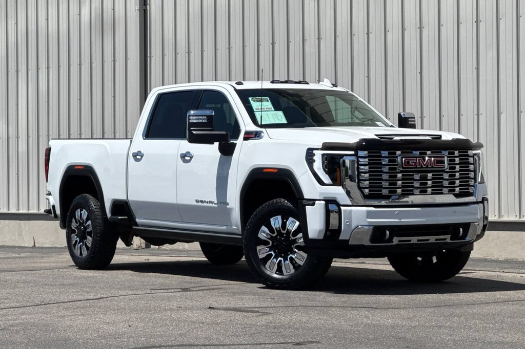 Used 2025 GMC Sierra 2500 Denali w/ Max Trailering Package AWD/4WD image 2