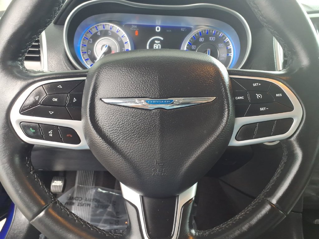 Used 2018 Chrysler 300 Touring w/ Chrome Appearance Package RWD image 7