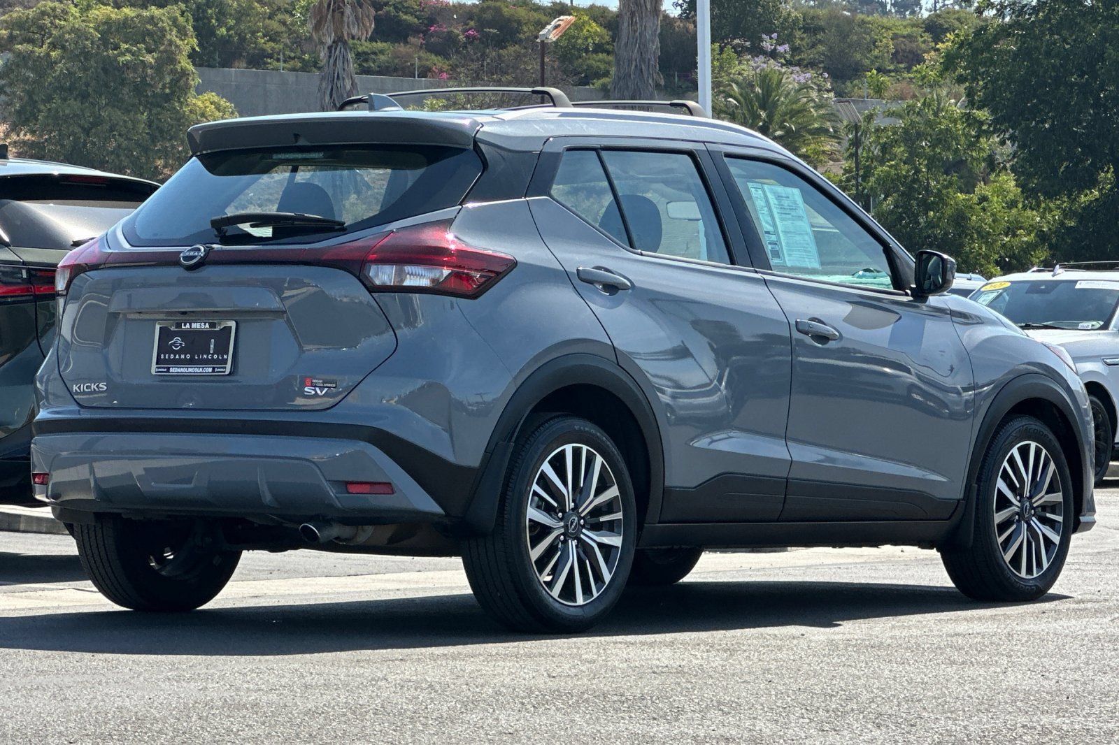 Used 2022 Nissan Kicks SV w/ Interior Electronics Package FWD image 3