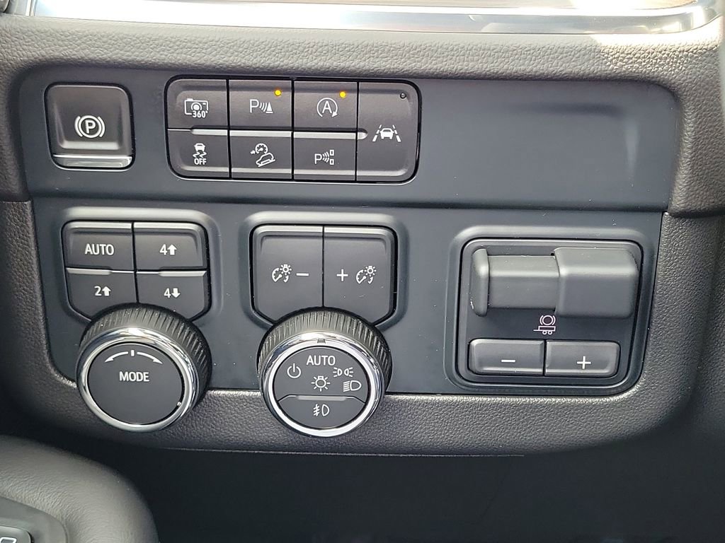 Used 2025 Chevrolet Tahoe Premier AWD/4WD image 14