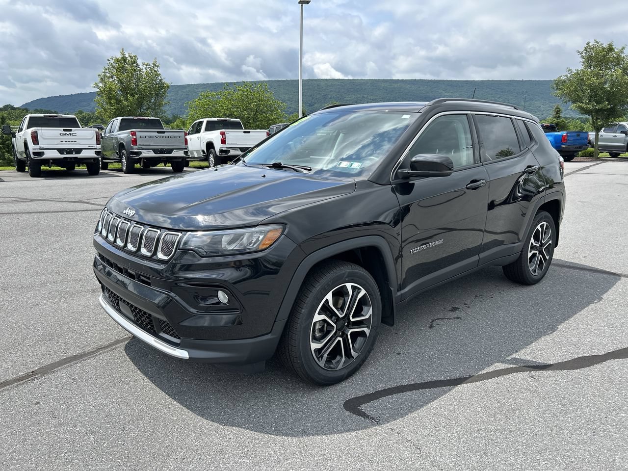 Used 2022 Jeep Compass Limited w/ Sun and Sound Group AWD/4WD image 3