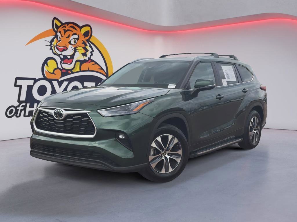 Certified 2025 Toyota Highlander XLE image 1