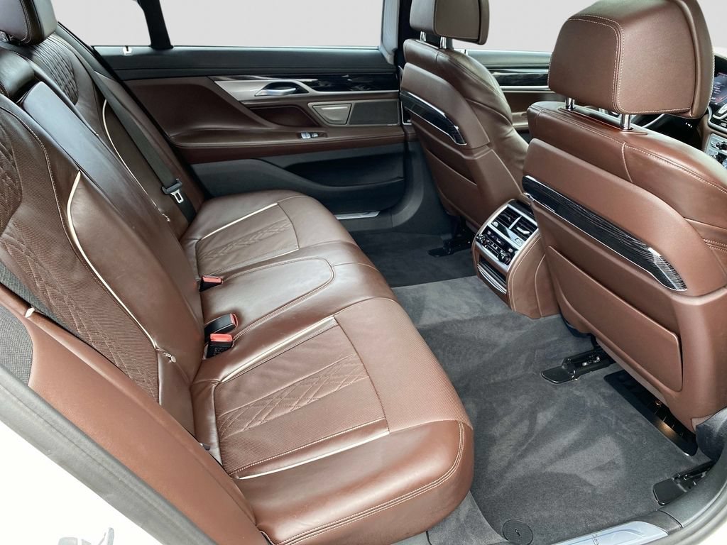 Used 2022 BMW 750i xDrive w/ Executive Package AWD/4WD image 24