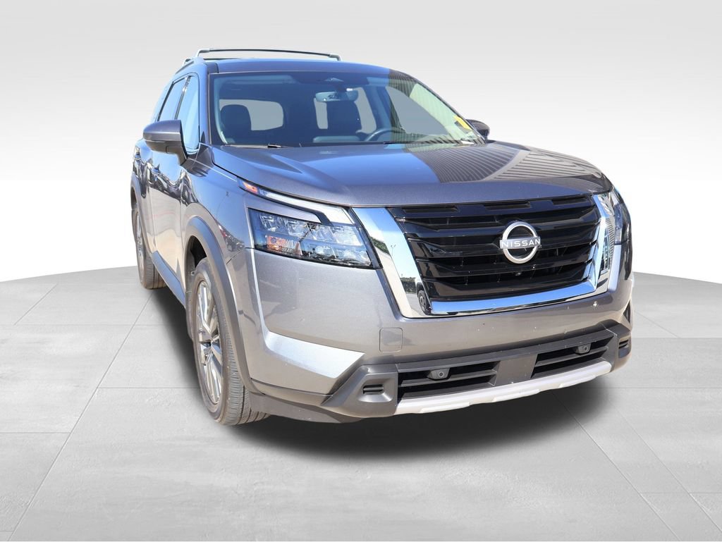 Used 2025 Nissan Pathfinder SL w/ SL Premium Package AWD/4WD image 8