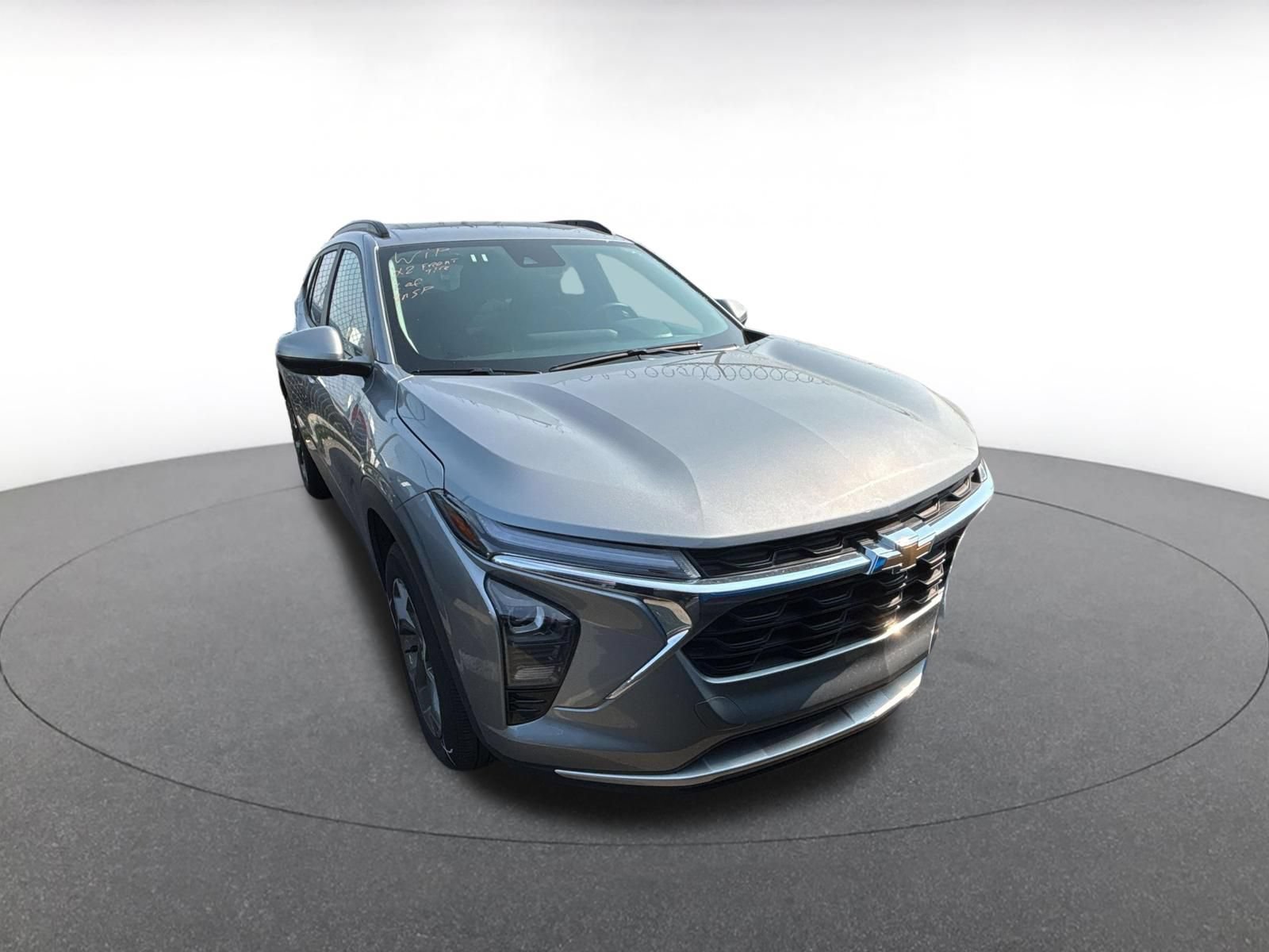 Used 2025 Chevrolet Trax LT w/ LT Convenience Package FWD image 3