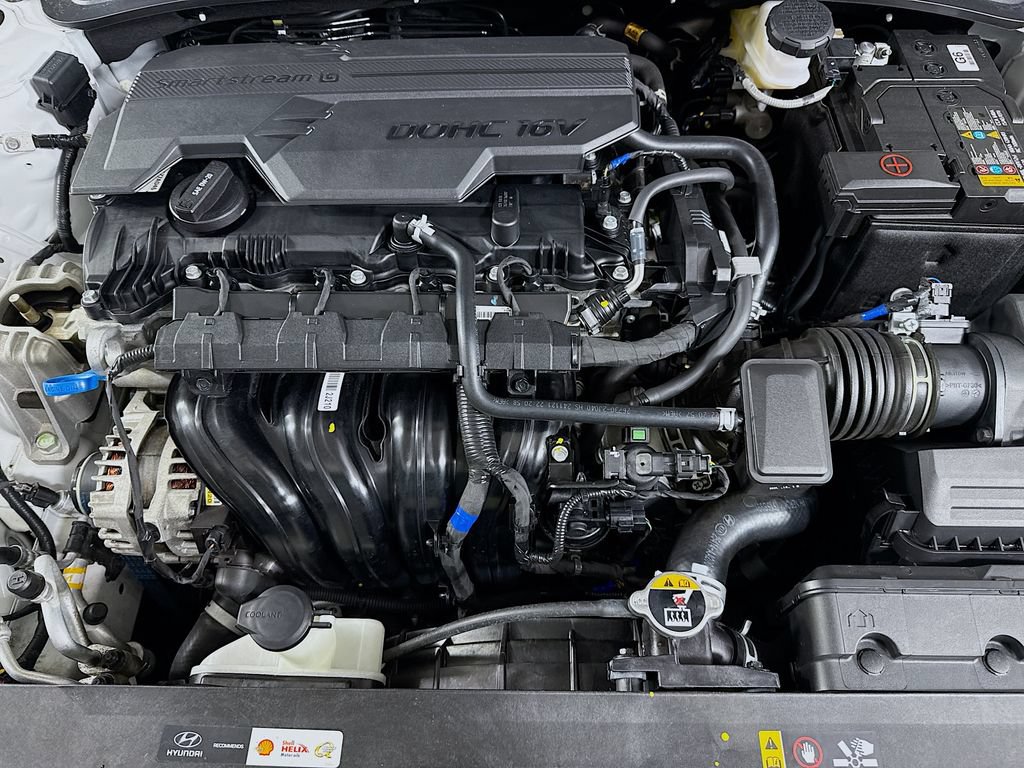 Certified 2025 Hyundai Elantra Limited FWD image 35
