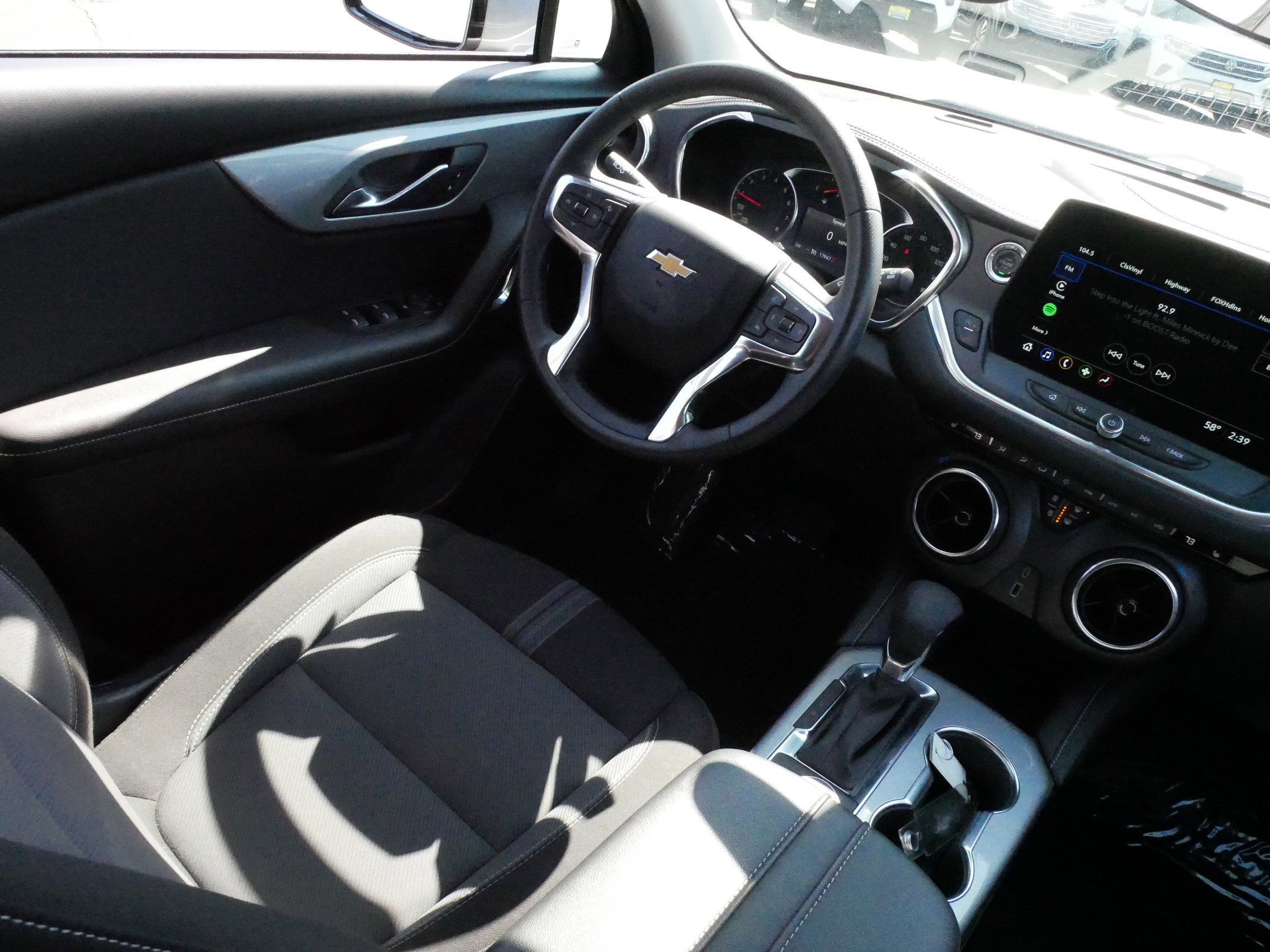 Used 2025 Chevrolet Blazer LT FWD image 9