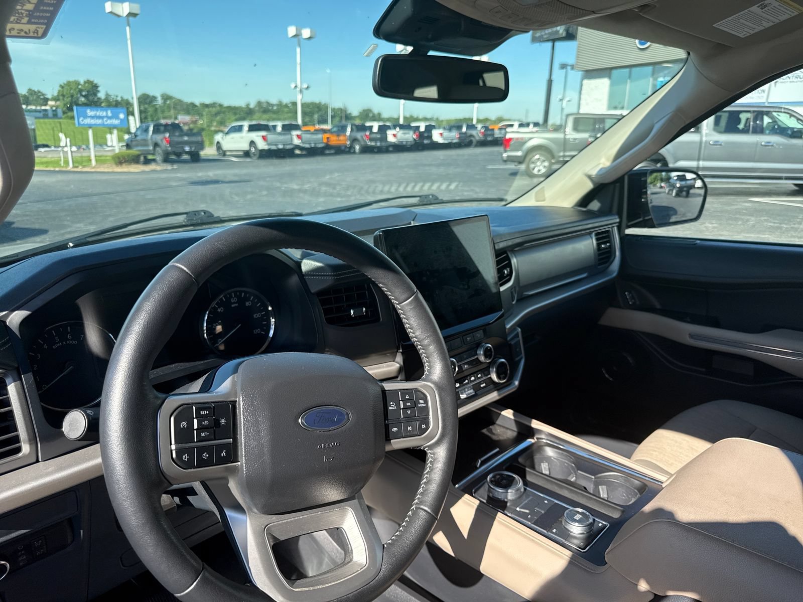 Used 2024 Ford Expedition XLT AWD/4WD image 11