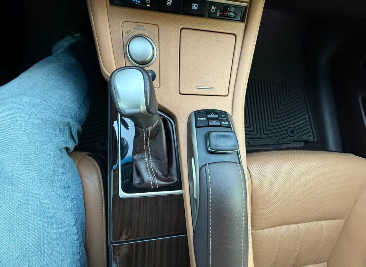 Used 2017 Lexus ES 350 w/ Luxury Package FWD image 24