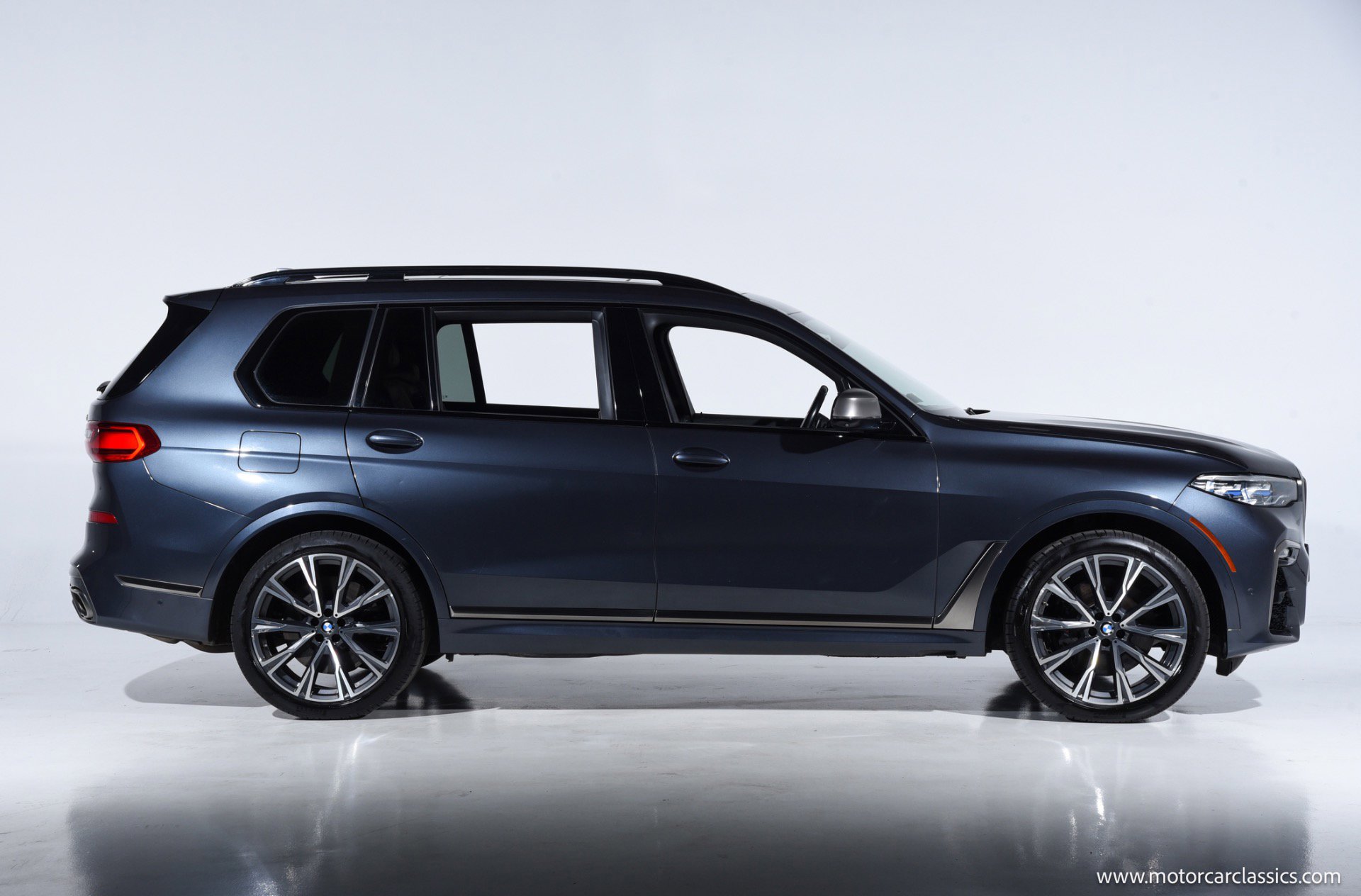 Used 2021 BMW X7 M50i image 8