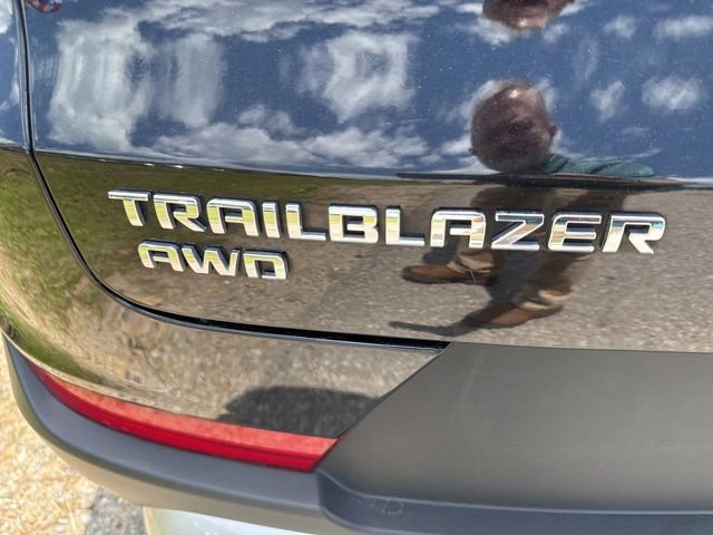 Used 2025 Chevrolet TrailBlazer LT AWD/4WD image 14