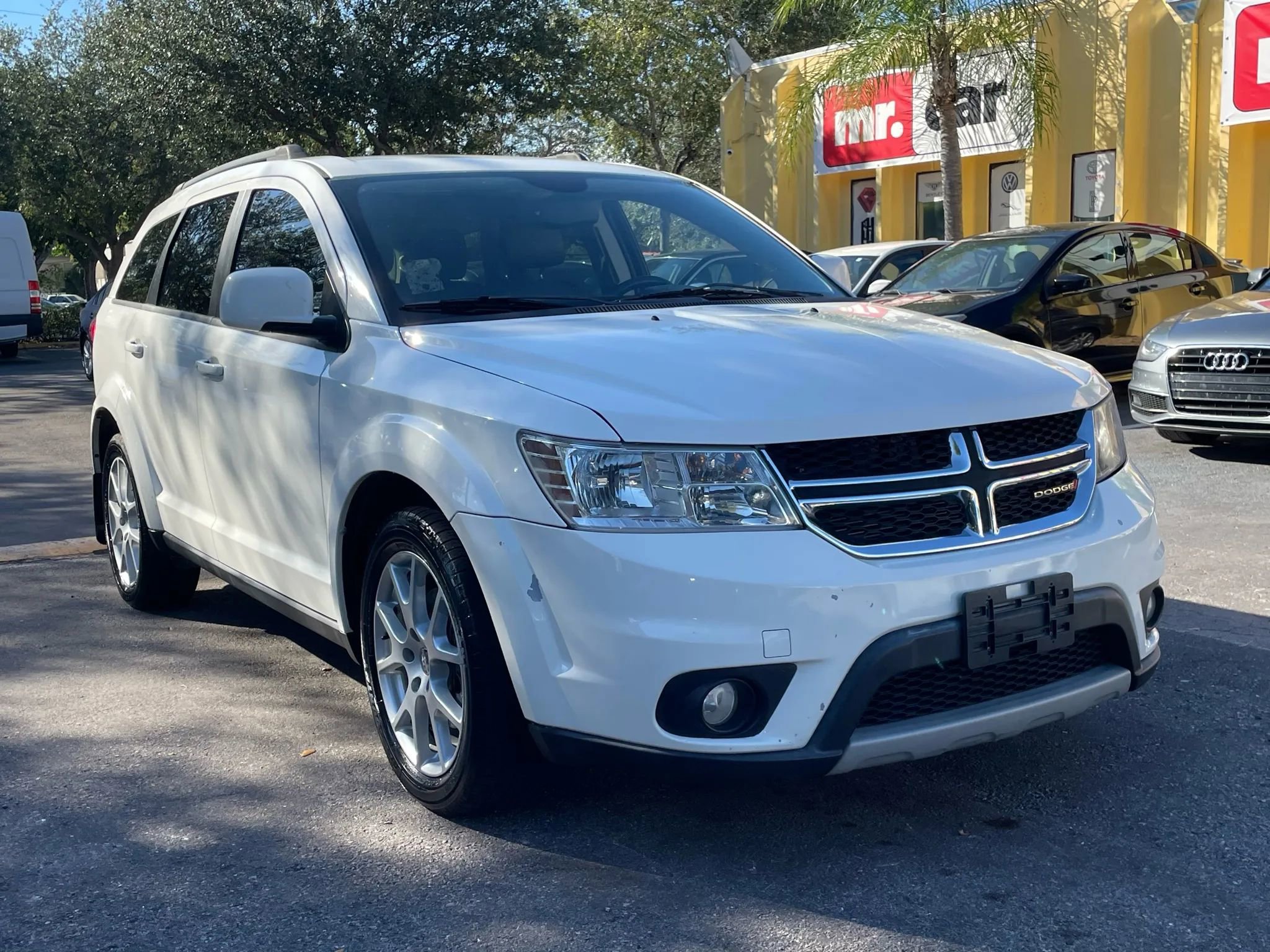 Used 2014 Dodge Journey SXT w/ Flexible Seating Group image 4