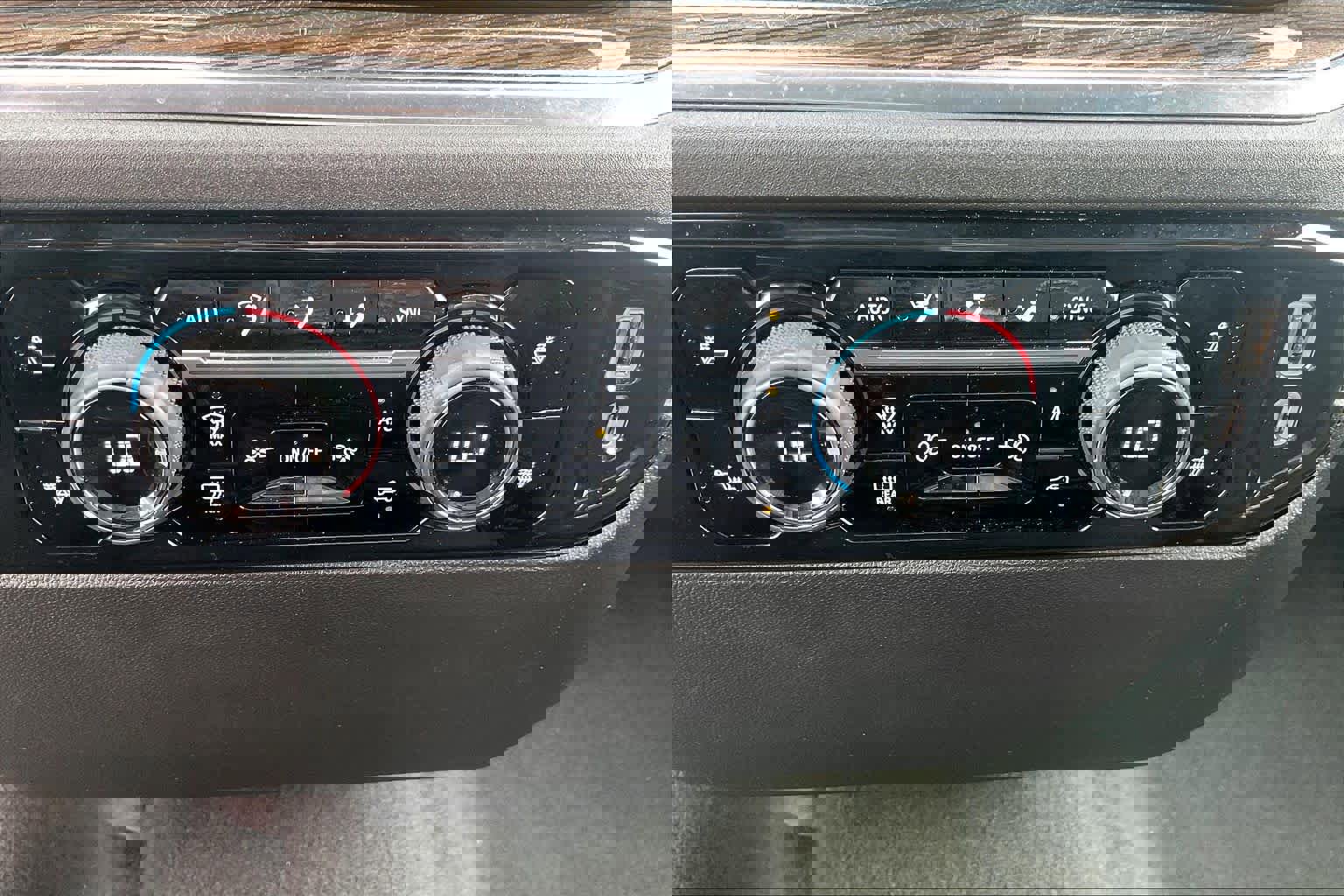 Used 2025 Chevrolet Silverado 1500 LT image 30