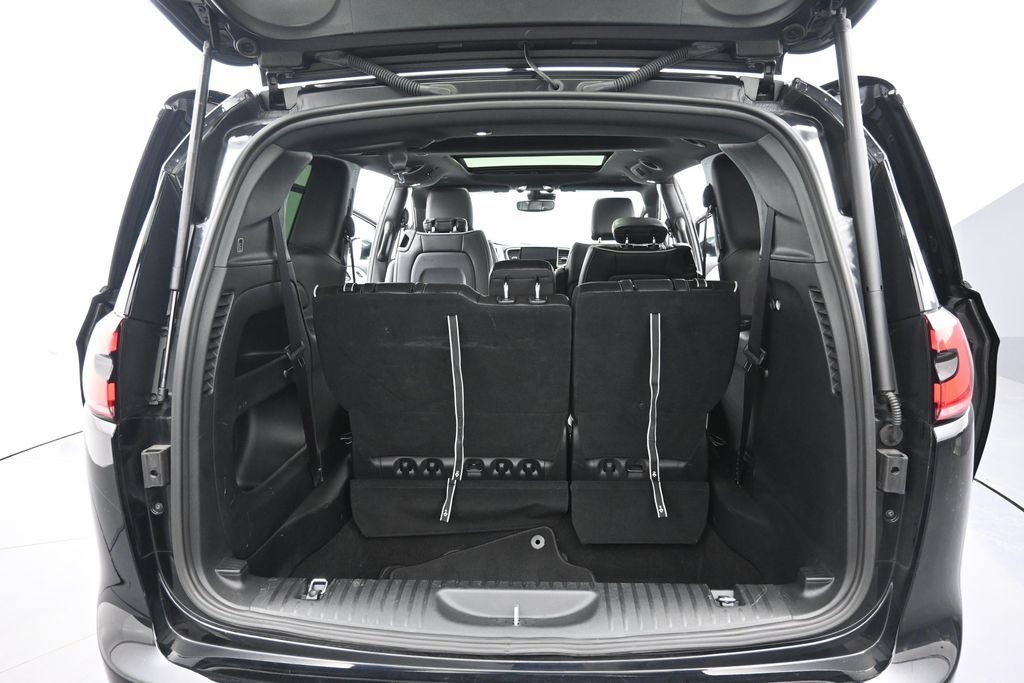 Used 2025 Chrysler Pacifica Limited FWD image 26