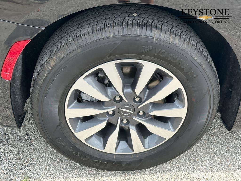 Used 2024 Chrysler Pacifica Select image 23