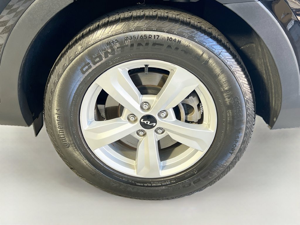 Certified 2025 Kia Sorento LX FWD image 31