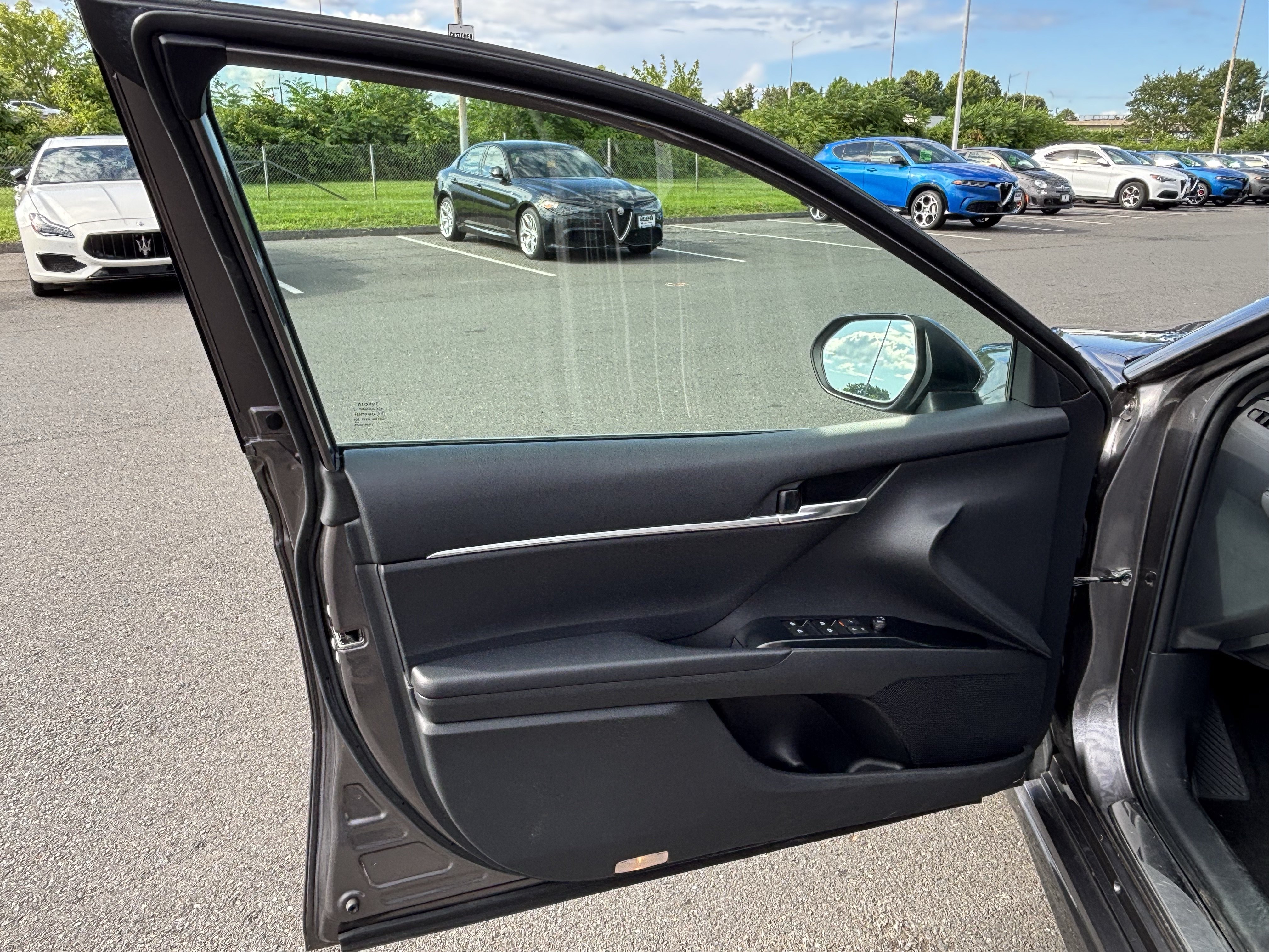 Used 2019 Toyota Camry SE w/ Audio Package FWD image 27