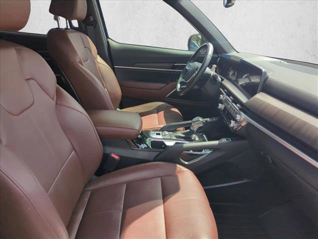 Used 2023 Kia Telluride EX w/ EX Captain's Chair Package image 25