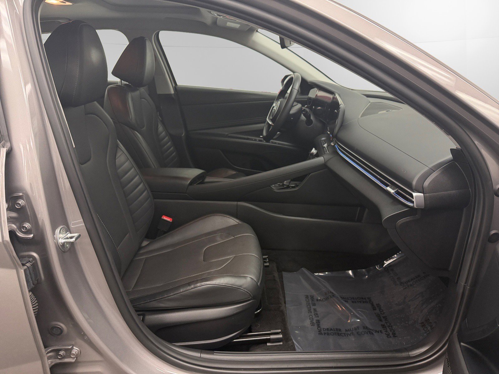 Used 2023 Hyundai Elantra Limited w/ Cargo Package image 15