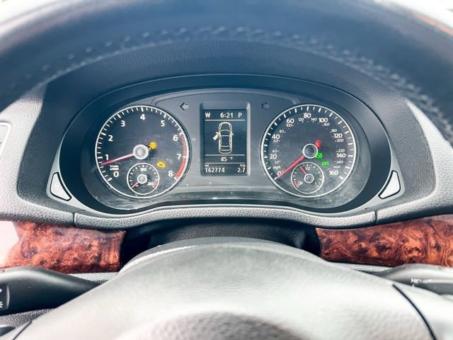 Used 2013 Volkswagen Passat 3.6 SEL Premium image 14