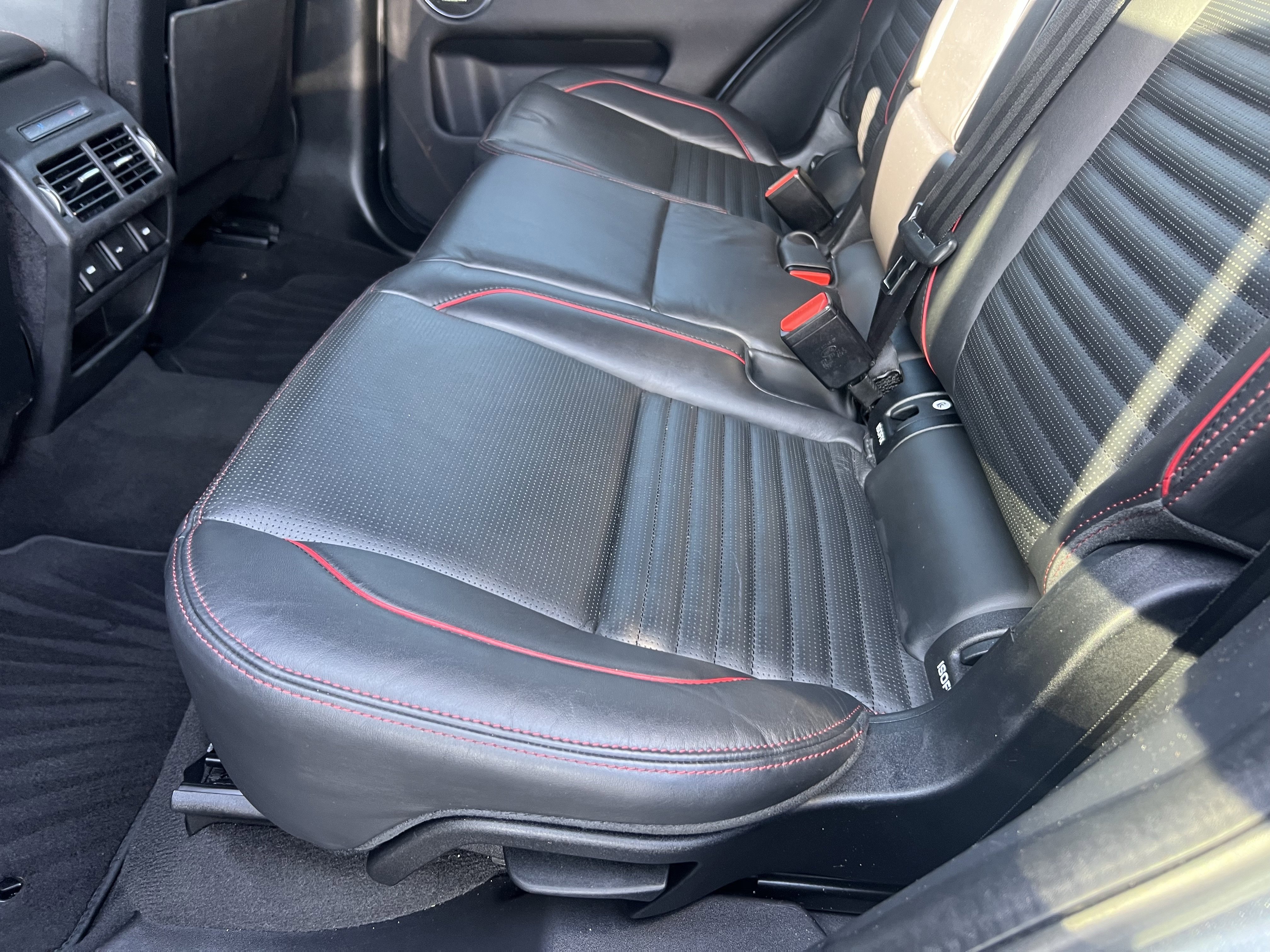 Used 2020 Land Rover Discovery Sport SE R-Dynamic image 32