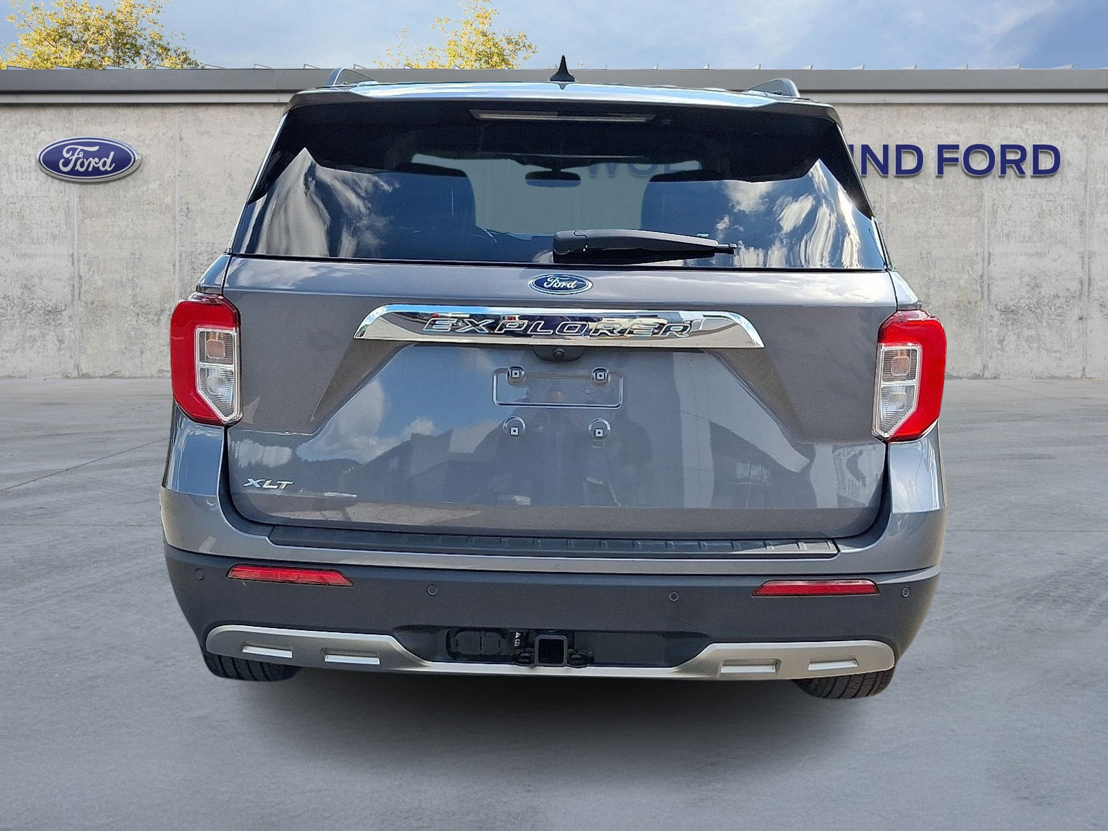Used 2024 Ford Explorer XLT w/ Equipment Group 202A AWD/4WD image 5
