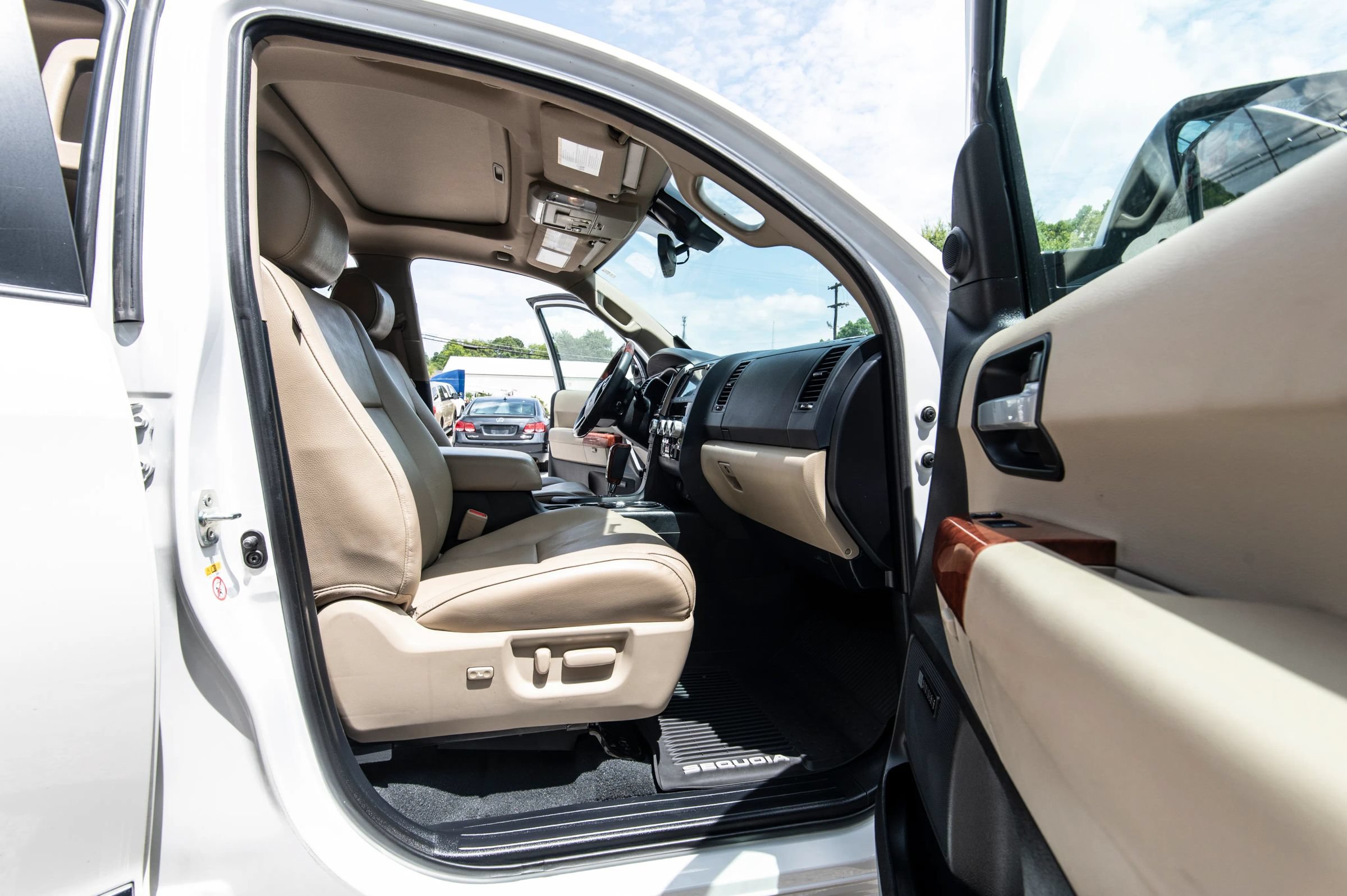 Used 2020 Toyota Sequoia Platinum RWD image 34