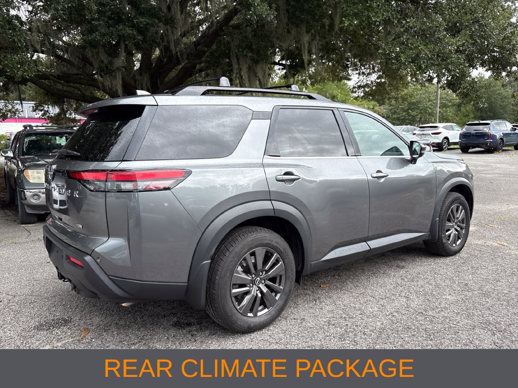 Used 2022 Nissan Pathfinder SV w/ SV Premium Package FWD image 12