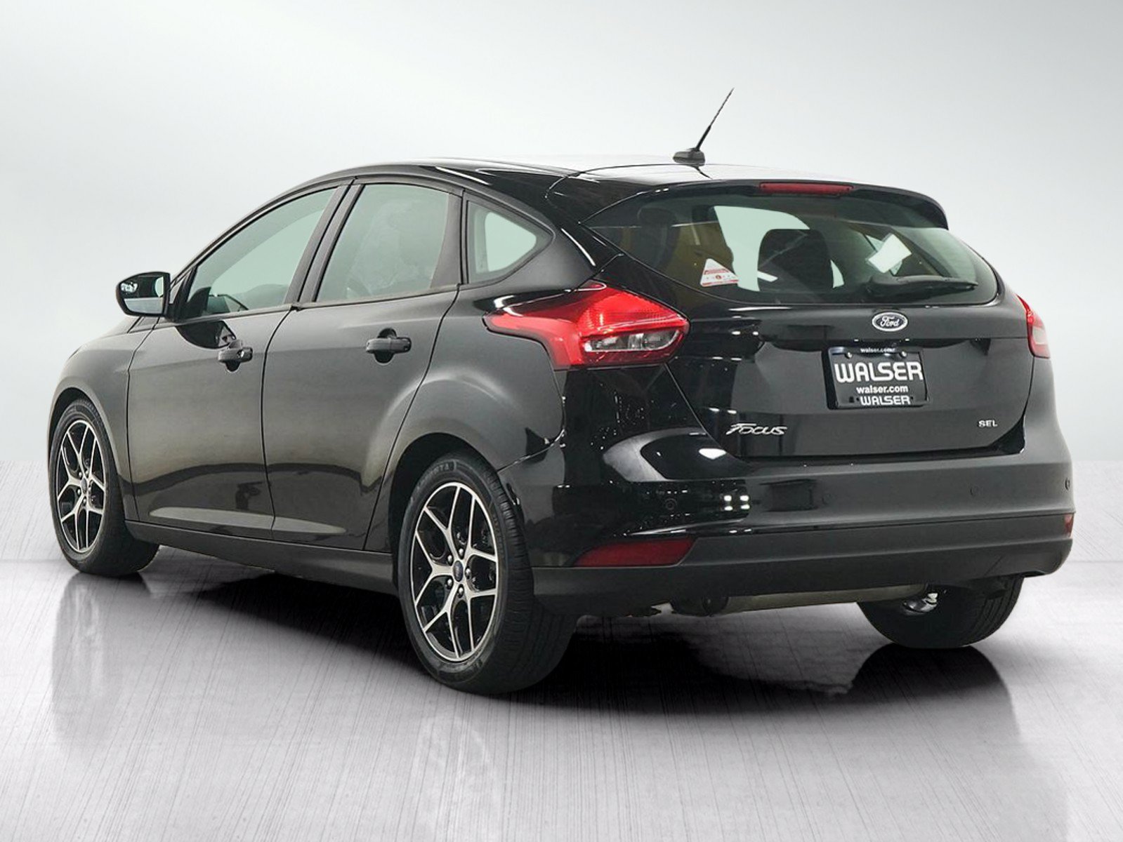 Used 2017 Ford Focus SEL w/ Interior Protection Package FWD image 3