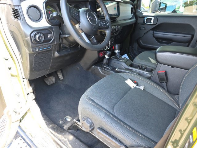 Used 2024 Jeep Wrangler Unlimited AWD/4WD image 15