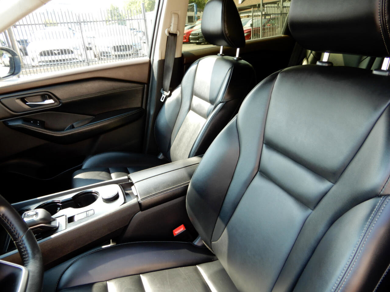 Used 2023 Nissan Rogue SV w/ SV Premium B Package image 14