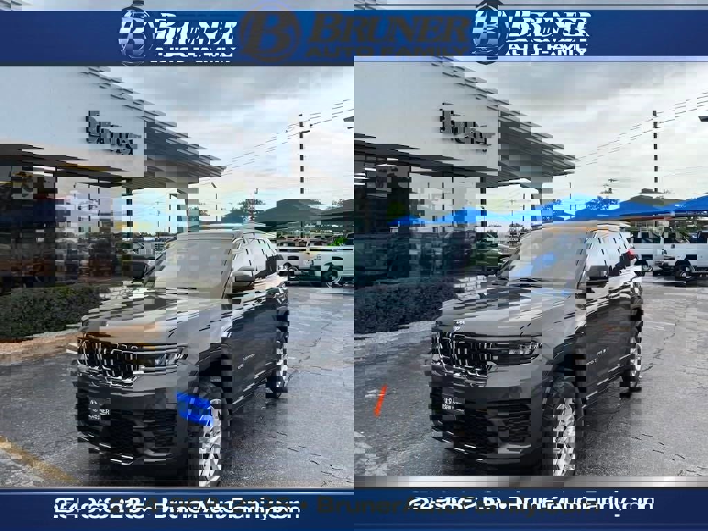 New 2024 Jeep Grand Cherokee Laredo X w/ Luxury Tech Group I
