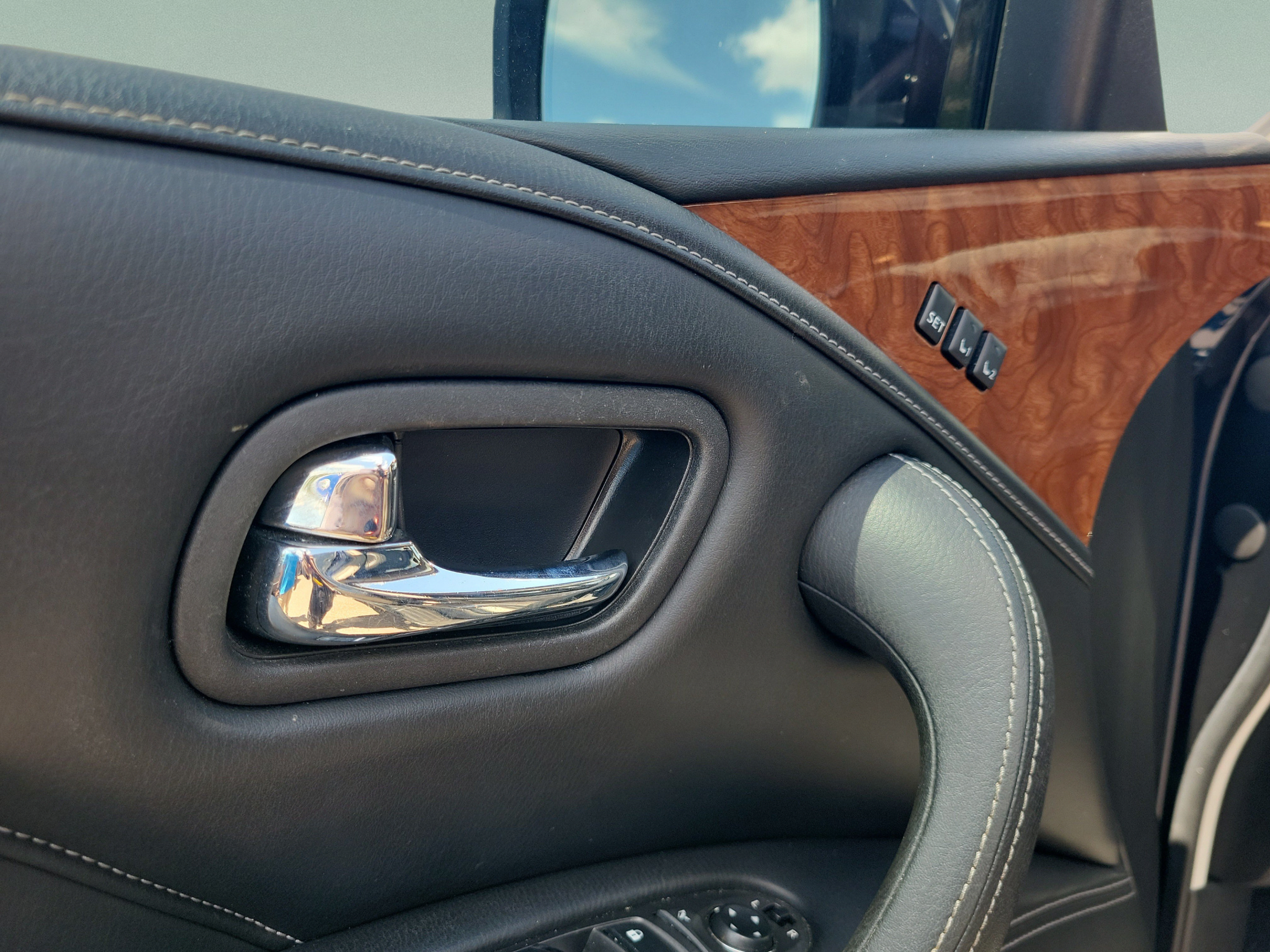 Used 2019 INFINITI QX80 Luxe RWD image 21