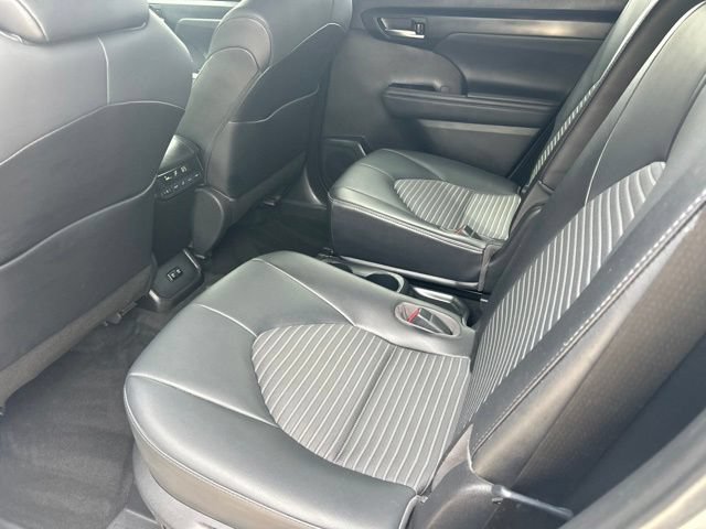 Used 2021 Toyota Highlander XSE FWD image 23